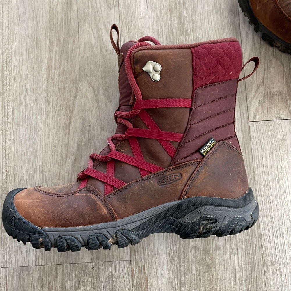 Keen waterproof hiking/ snow boots. Waterproof